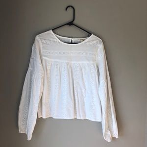 White Eyelet Top - Perfect for Spring! 💐